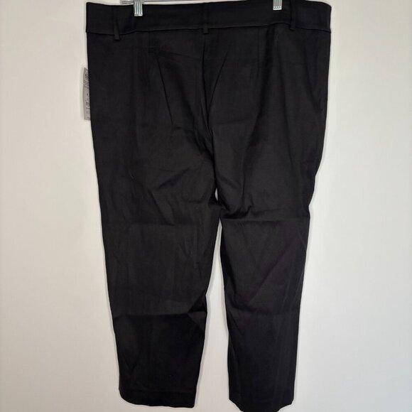 TIME and TRU NEW TT Capri Women's 16 Black Flat Front Stretch - Picture 2 of 7